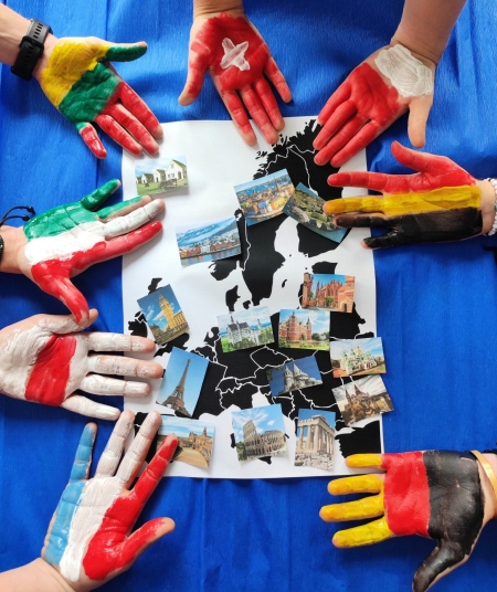  ''I miejsce w Ogólnopolskim Konkursie Fotograficznym ''Różne barwy Europy''.