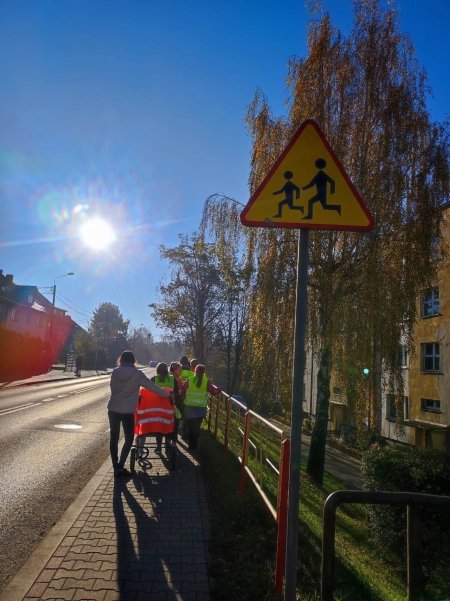  ''Odblaskowa szkoła- Widoczny Senior na drodze.''